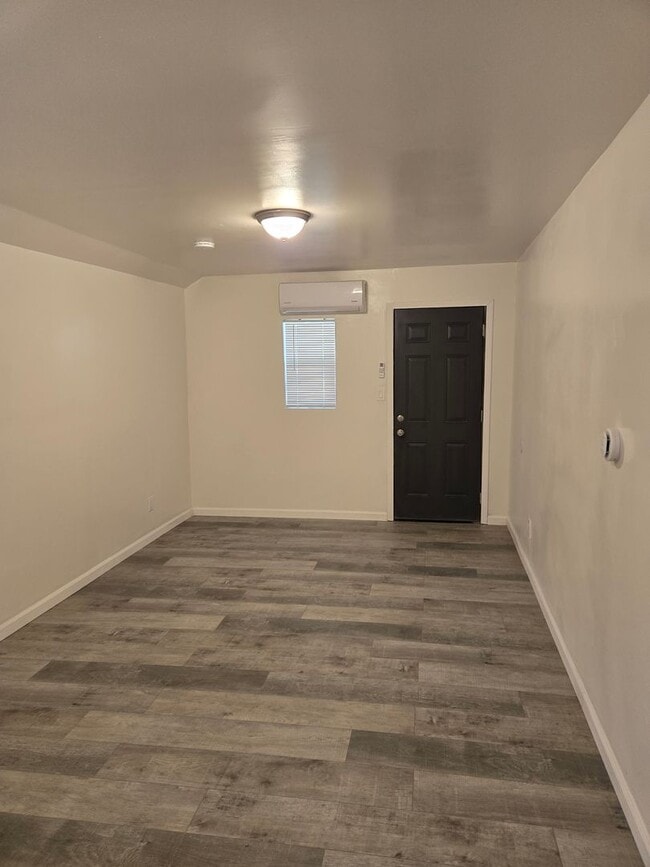 Building Photo - Downtown Modesto Studio for Rent - $200.00 off move in special