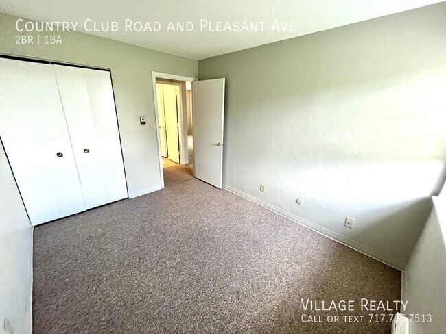 Building Photo - 611 Country Club Rd