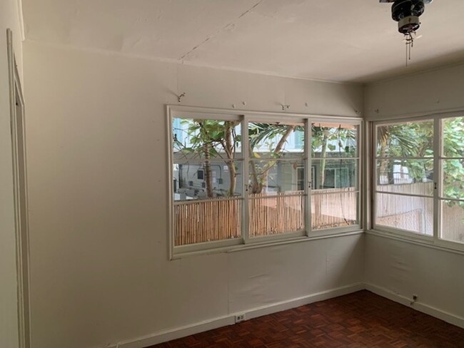 Building Photo - Waikiki Area - 3 bedrooms, 1 bath house - ...