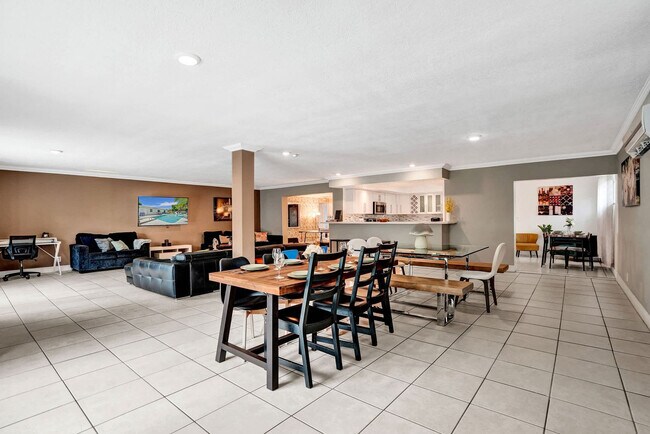 Building Photo - 5415 Harrison St