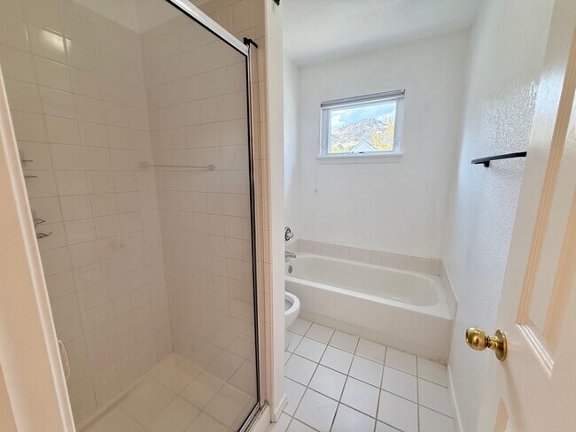 Building Photo - 537 Canyon View Dr