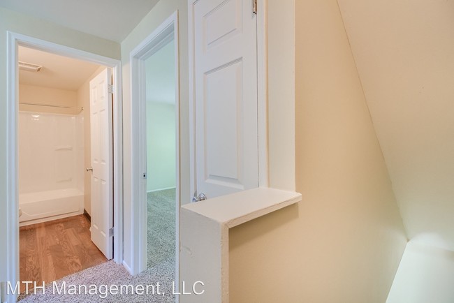 Building Photo - 3 br, 1 bath Apartment - 1001 Vincent Court