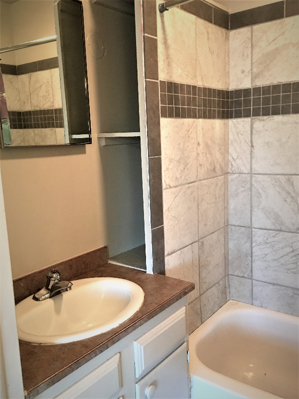 Building Photo - 124 W Main St