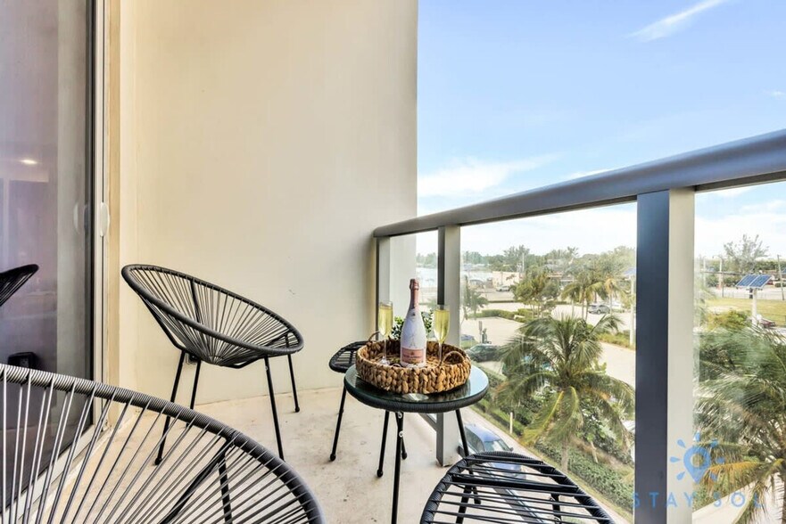 Building Photo - 777 N Ocean Dr