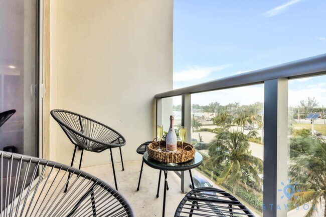 Building Photo - 777 N Ocean Dr