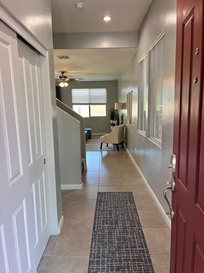 Building Photo - Central- FURNISHED 4 bedroom/ 3 bathroom h...