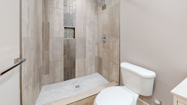 Building Photo - $1595 per Bedroom | Fort Sanders – Walk to...