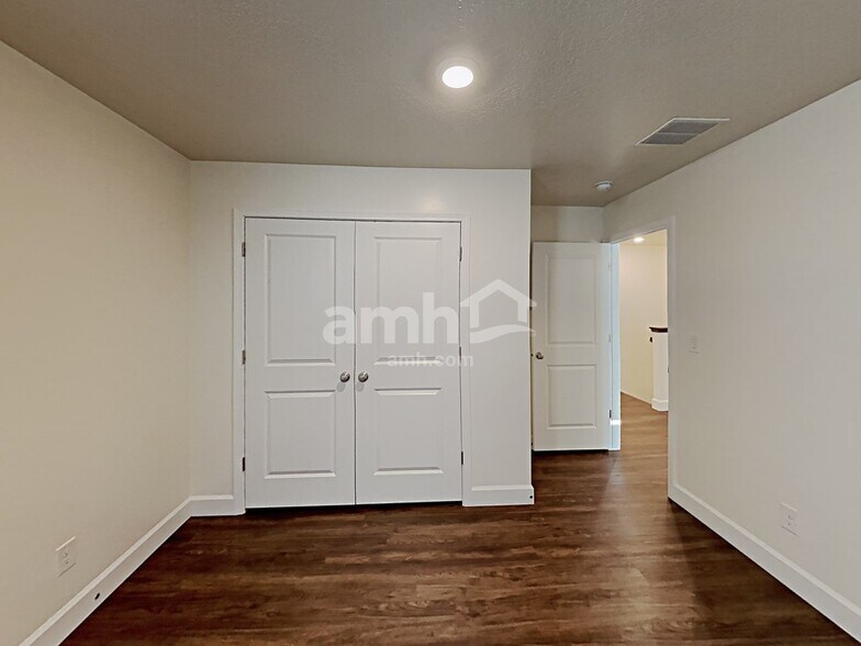 Building Photo - 1123 Wagon Way