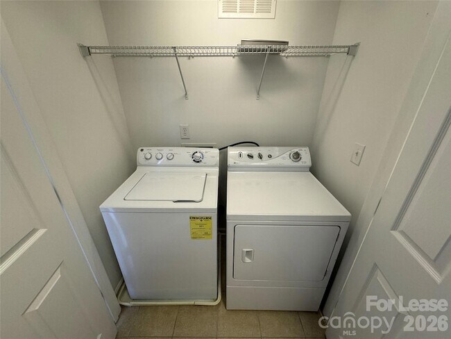 Building Photo - 12069 Stratfield Pl Cir