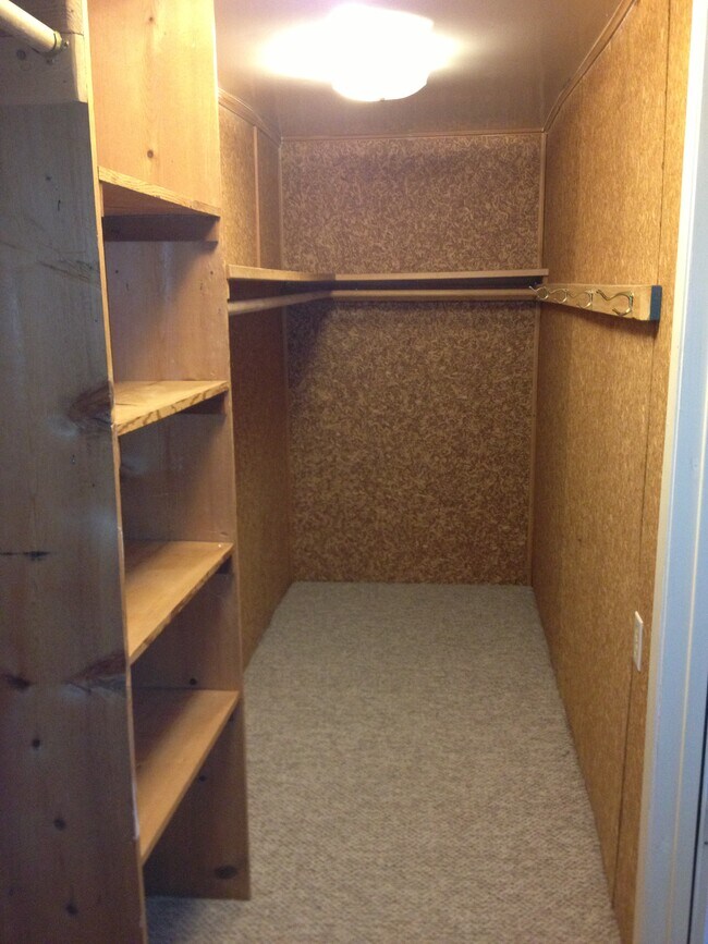 Extra large Cedar Closet for extra storage - 3136 Pin Oak Ct