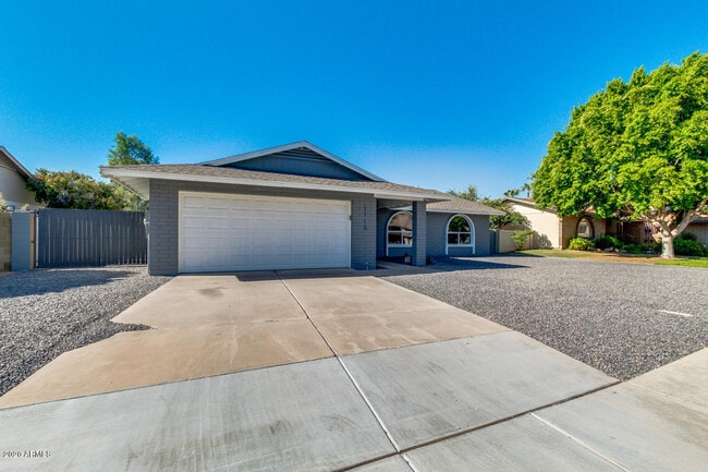 Building Photo - 1115 W Barrow Dr