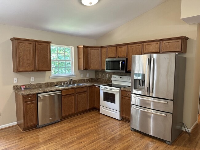 Building Photo - 106 Mossy Oak Ln