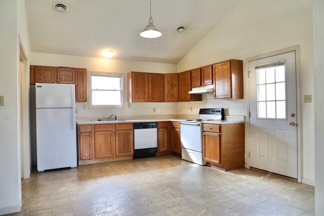 Building Photo - 1710 Ashwood Dr