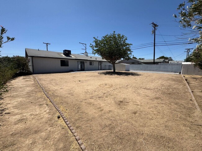 Building Photo - Beautifully Remodeled 3 Bed, 2 Bath $1,795.00