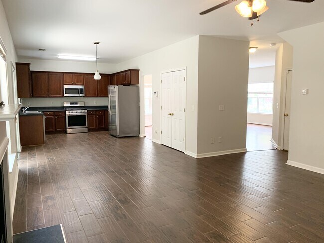 Building Photo - 329 Tuggle Ct
