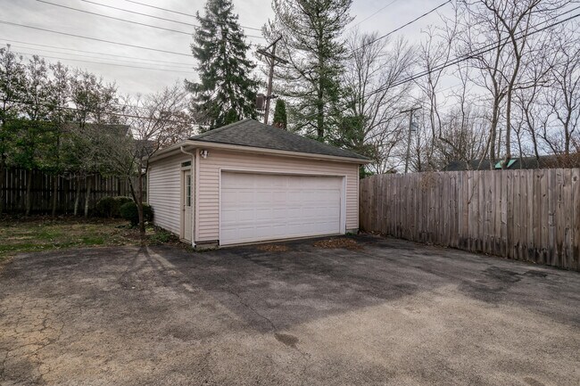 Building Photo - 1378 Fontaine Rd