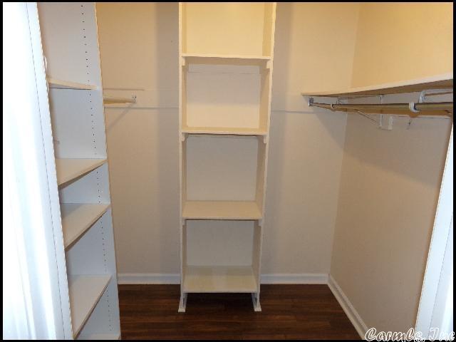 Building Photo - 39 Oak Forest Loop