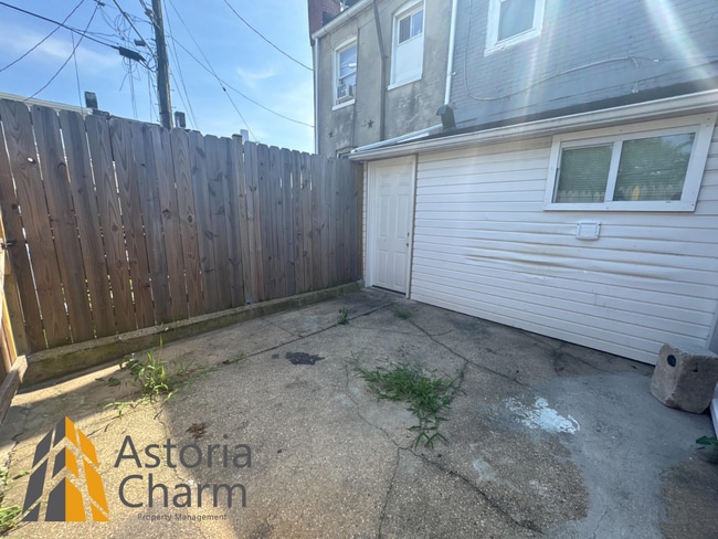 Building Photo - 1303 N Milton Ave