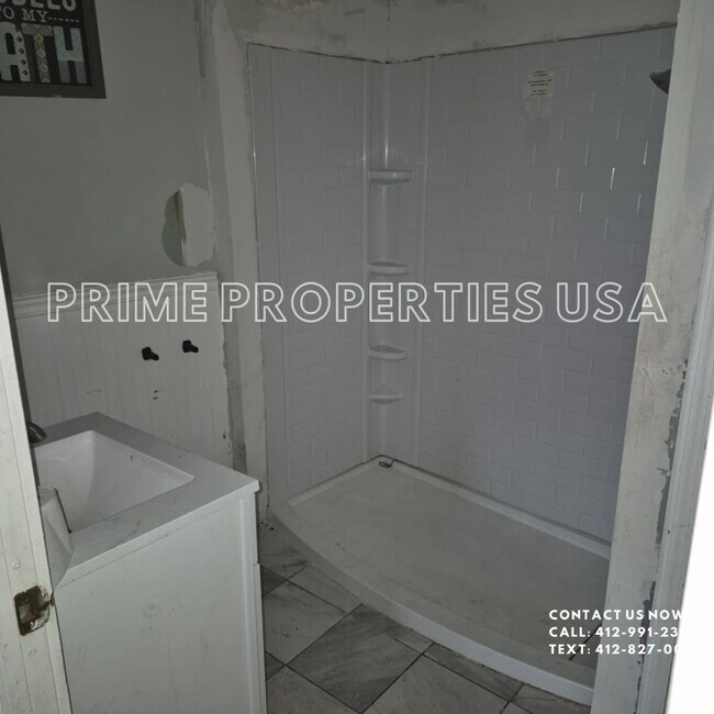 Building Photo - 9 Maple Ave