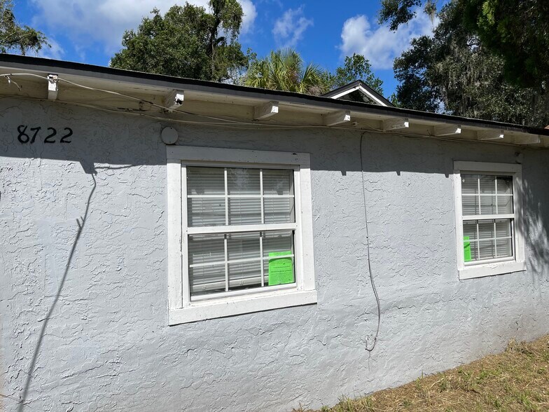 Building Photo - 8722 N Brooks St