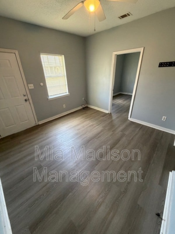 Building Photo - 1419 Richards St