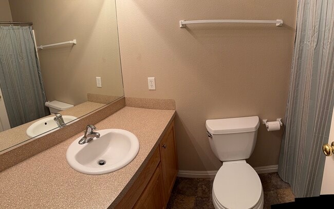 Building Photo - 2437 Brandon Dr