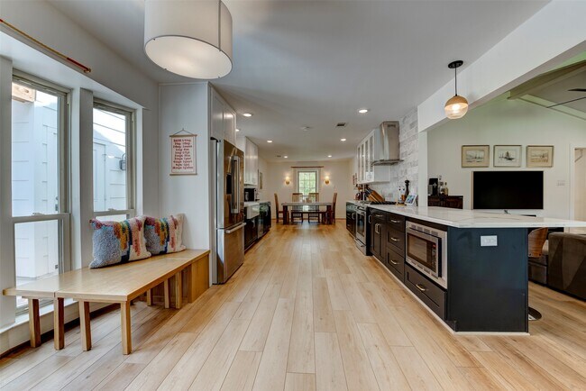 Building Photo - 2406 Blue Water Ln