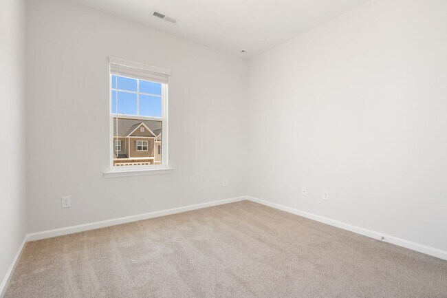 Building Photo - Pending Application: 3 Bed 2.5 Bath End Unit at Winsford At the Park!