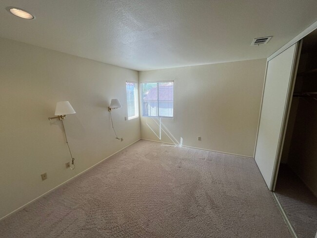 Building Photo - 1453 Woodmere Rd