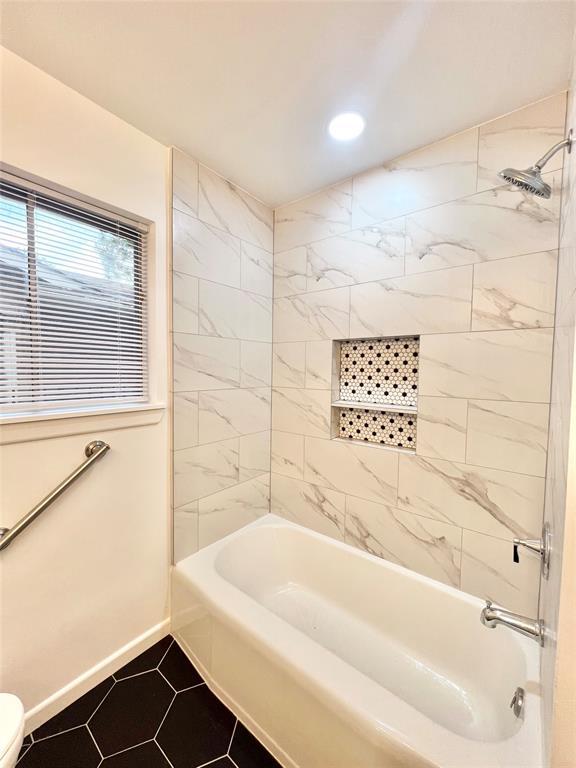 Building Photo - 5546 Beechnut St