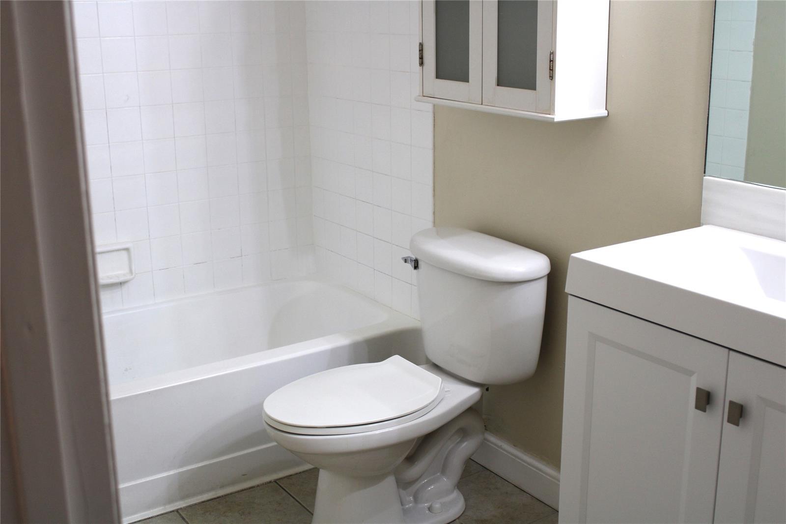 Building Photo - 7630 Westwood Dr