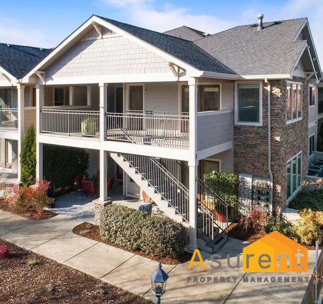 Primary Photo - Wonderful Large Condo Available Now! MOVE-IN SPECIAL: Half Off First Month's Rent