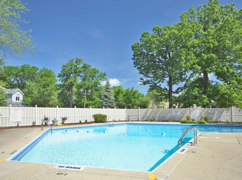 Building Photo - 190 S Wood Dale Rd