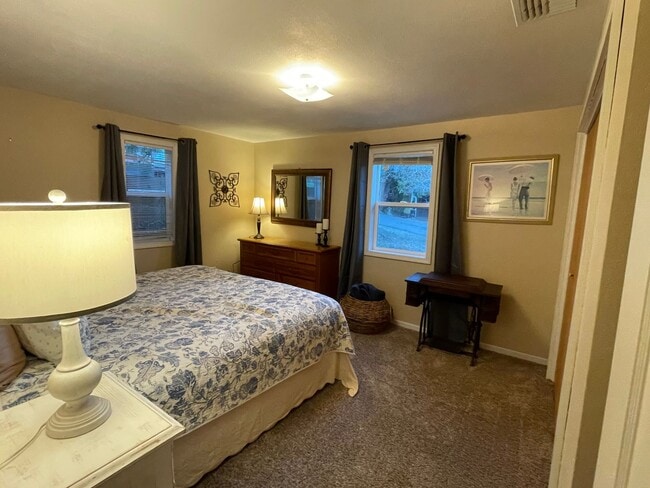 Building Photo - Hillside Cottage! Charming home with a view, 3-bd, 1-ba, fireplace, garage $300 Utility Fee