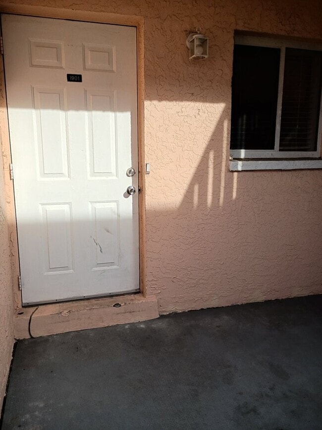 Building Photo - Tradewinds I