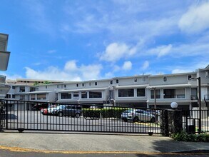 Building Photo - Rarely Available 2BR / 2.5Bath / 2 Parking Carport with 2 Storage Lockers at Nuuanu Streamside!