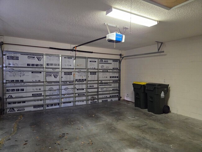 Building Photo - 3/2 In King's Ridge 55+ Community