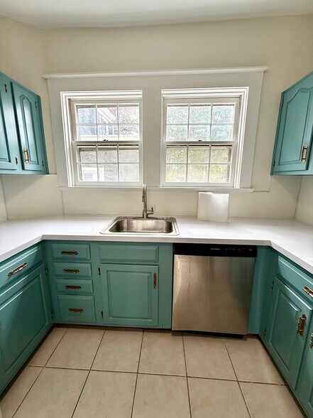 Building Photo - 2312 Hawthorne Ave