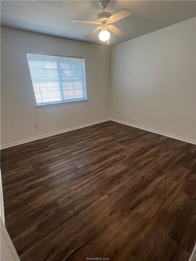 Building Photo - 3 Bed, 3 Bath Duplex in College Station
