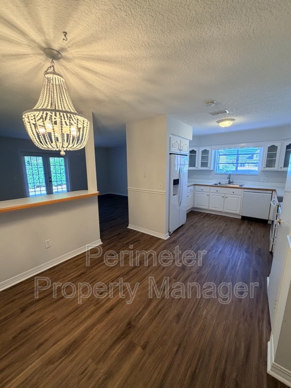 Building Photo - 27 Monterey St