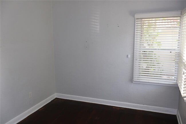 Building Photo - 3811 S Drexel Ave