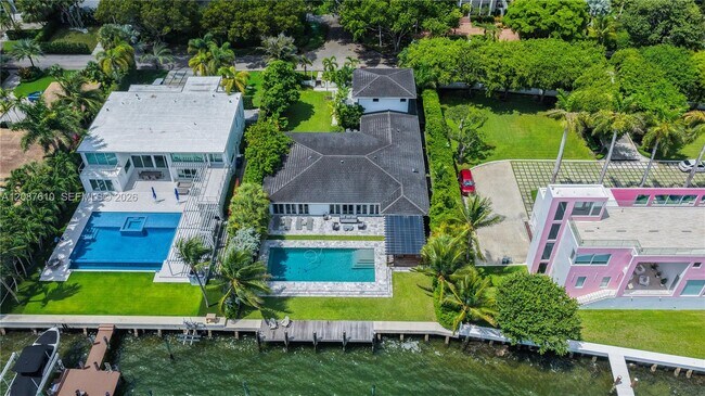Building Photo - 9301 N Bayshore Dr