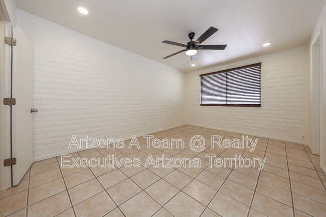 Building Photo - 5650 E Pima St