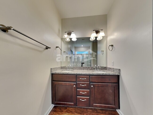 Building Photo - 15 Crabapple Cir