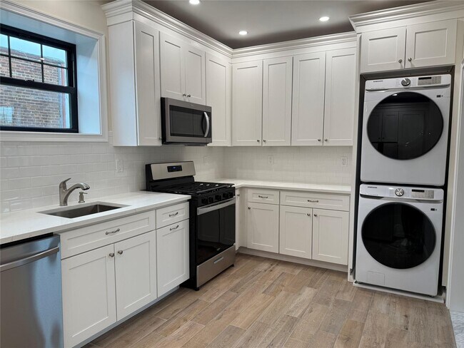 Building Photo - 162 2nd St