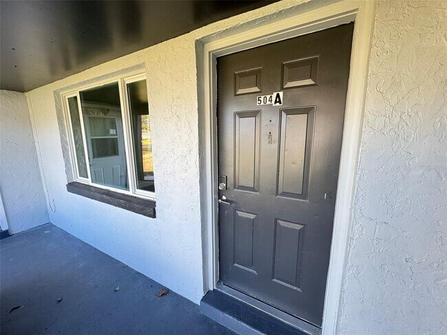 Building Photo - 504 Blackbird Ln