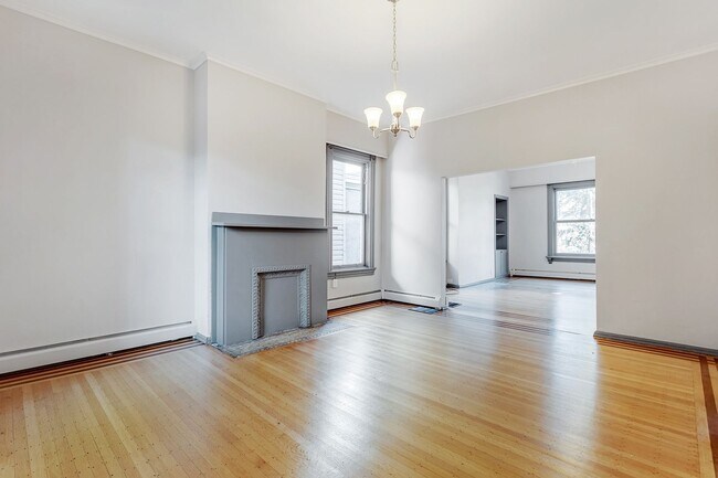 Building Photo - Renovated 5 Bedroom 2.5 Bathroom Apartment...