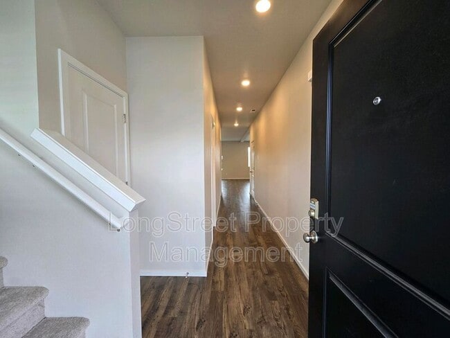 Building Photo - 412 Lost Lake St NE