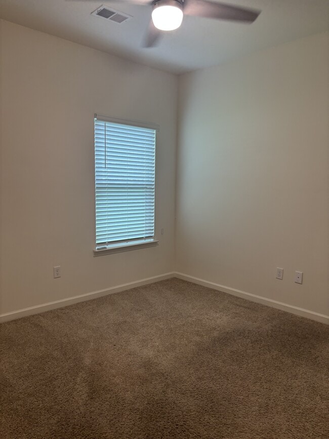 Building Photo - 46 Colonial Cv