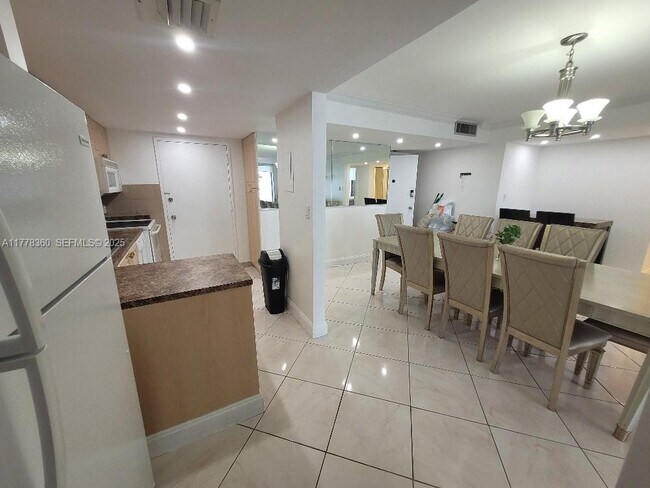 Building Photo - 18081 Biscayne Blvd